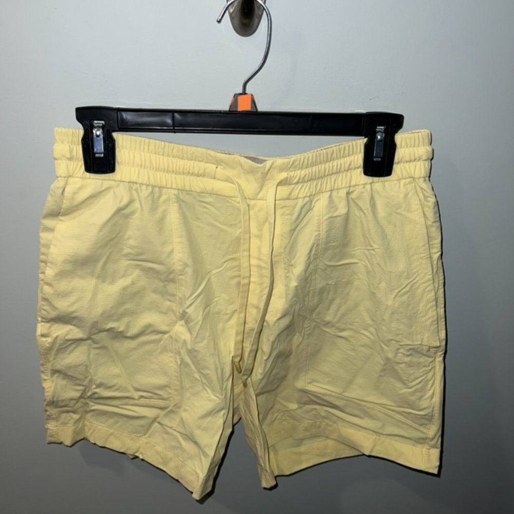 Lululemon Bowline Short 5", M, Caprese Yellow